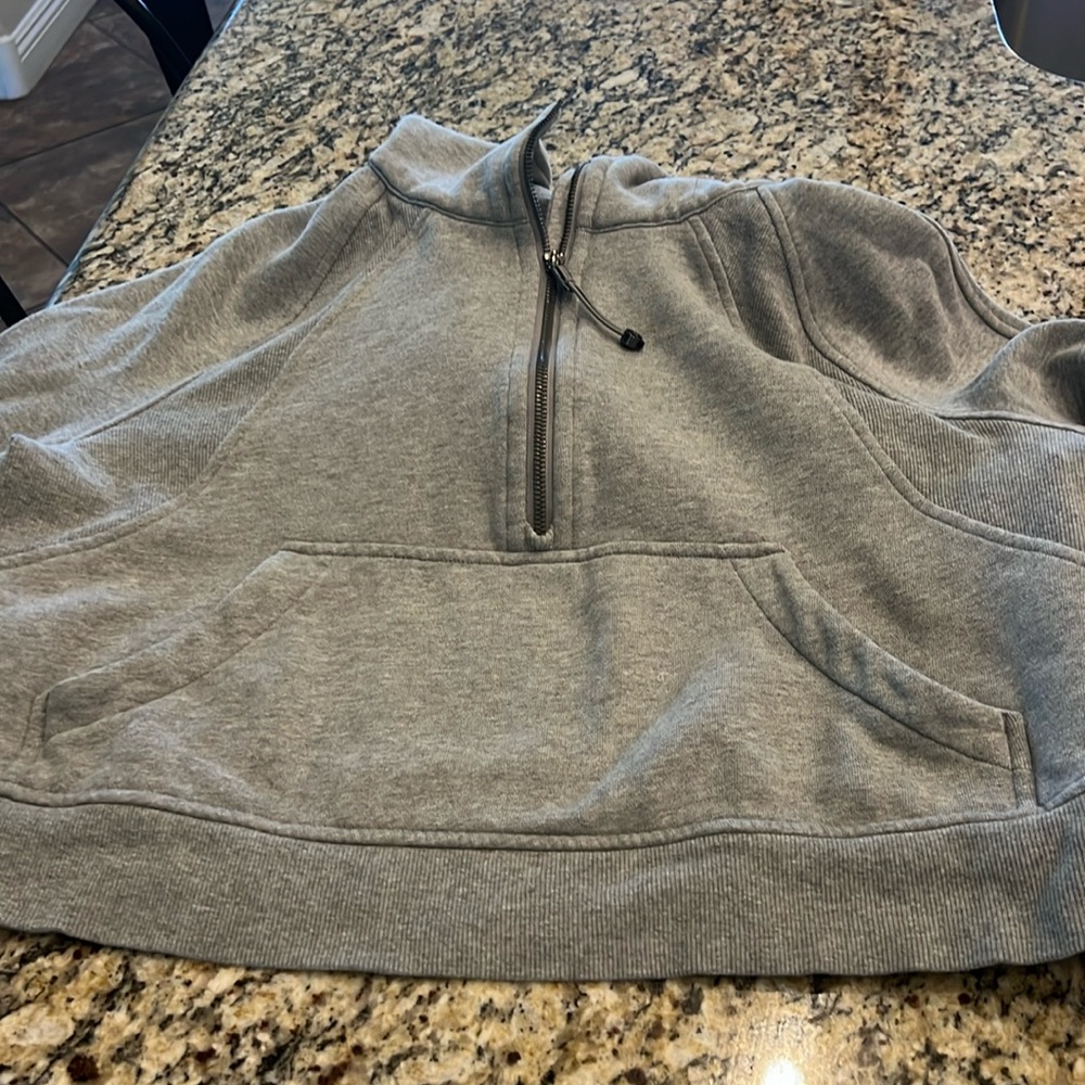 Cropped grey quarter zip sweatshirt size M/L so cute for fall